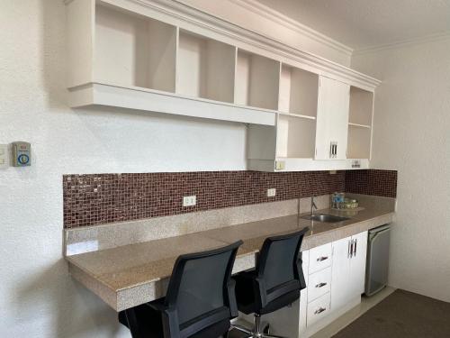 สโตนทาวน์ สวีทส์ (Stonestown Suites) in อัปเปอร์ คากายัน เด โอโร