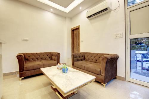 Hotel The Emporio Grand 5 Mints walking from Vaishali Metro Station photo 5