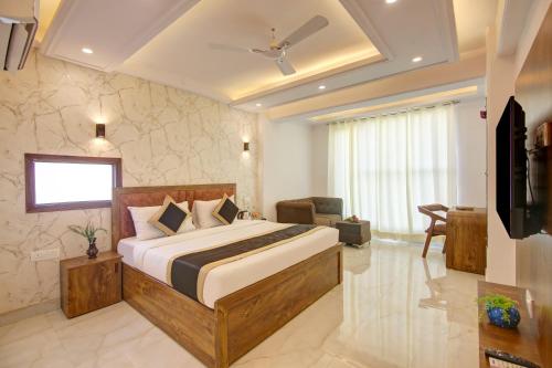 Hotel The Emporio Grand 5 Mints walking from Vaishali Metro Station