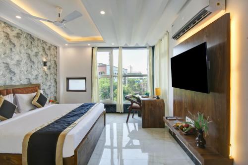Hotel The Emporio Grand 5 Mints walking from Vaishali Metro Station photo 2