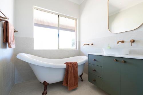 Toy Farmhouse - Bindoon in Chittering