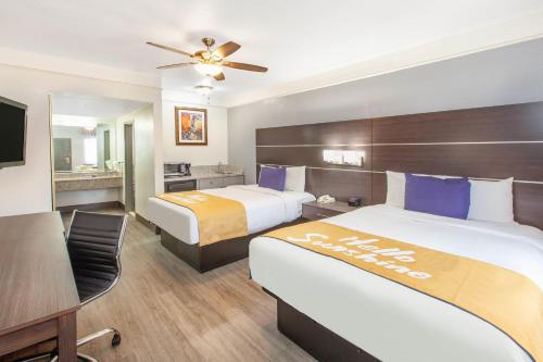 Days Inn & Suites by Wyndham Webster NASA-ClearLake-Houston in Webster, USA