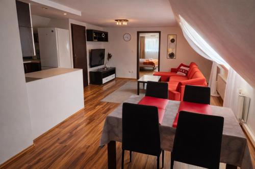 Apartmán Tajov pre 5-6 osôb, privatne parkovanie a terasa (Apartman Tajov pre 5-6 osob, privatne parkovanie a terasa) in Tajov