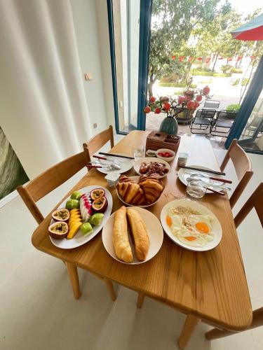 Food and beverages, Mira Hotel Free Cable Car - Water Park in Hon Thom