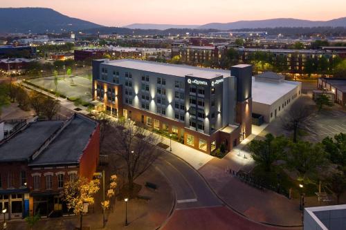 La Quinta Inn & Suites by Wyndham Chattanooga Downtown/South in Chattanooga, USA