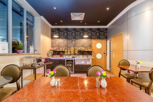 Food and beverages, Eurotraveller Hotel Premier @ Harrow in Wembley