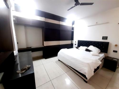 Hotel Vivara in Cantonment