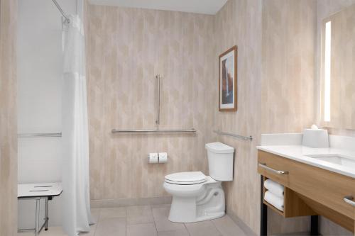 Hampton Inn Crossville - image 38