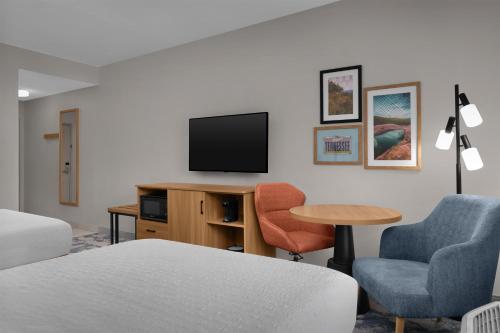 Hampton Inn Crossville - image 22
