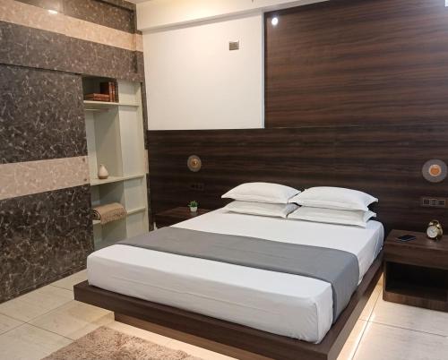 Bed, Hotel Vivara in Cantonment