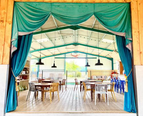 Restorāns, La roulotte MAGIC ! des Grillots in Paray Le Fresil