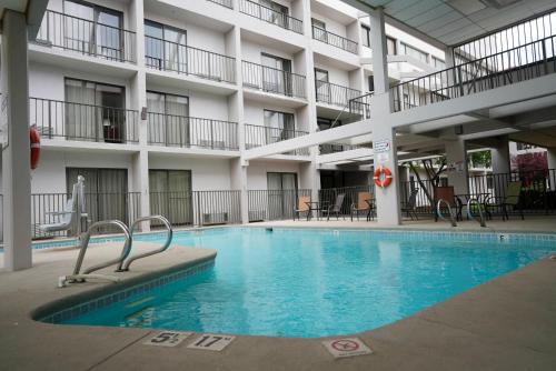 Clarion Hotel Broken Arrow - Tulsa - image 31