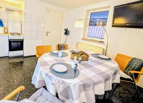 Monteurswohnung Kassel Ferienwohnung Kiwi Parkplatz Küche 1- 4 Personen EG Modern in Kassel, Deutschland