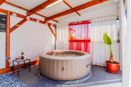 Kümblustünn, Timber Cottage With Pool - Happy Rentals in Donji Koncovcak