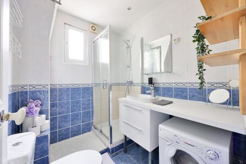 2BR Apartment Near Metro & Canal Saint-Martin - image 2