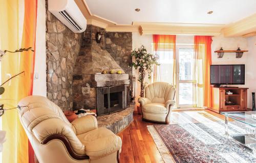 Nice Home In Velic- Trilj in Grab