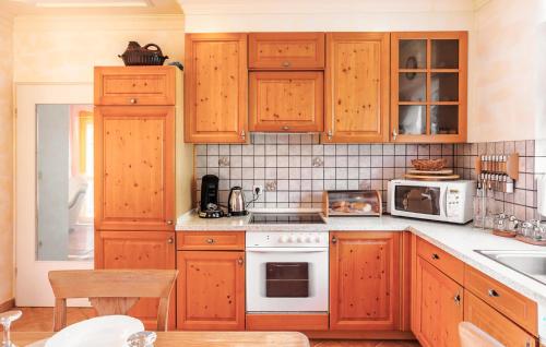 virtuve, Nice Home In Velic- Trilj in Grab