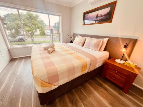 Spacious 4BR Home - Next to St Albans Station in St Albans