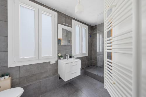 Charming 1-Bedroom Mezzanine in Saint-Germain - image 12
