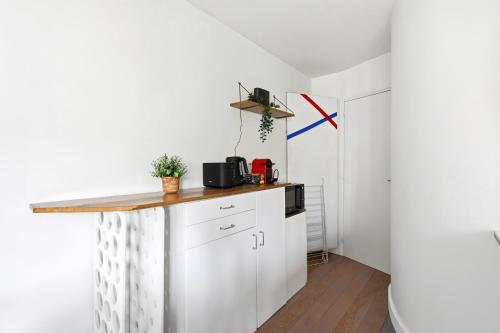 Charming 1-Bedroom Mezzanine in Saint-Germain - image 4
