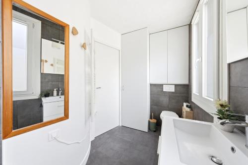 Charming 1-Bedroom Mezzanine in Saint-Germain - image 11