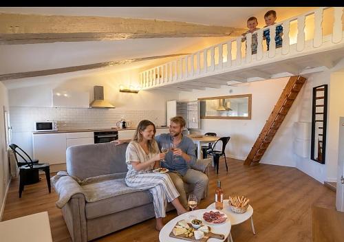Grand studio 31 m2 plus mezzanine centre ville grasse