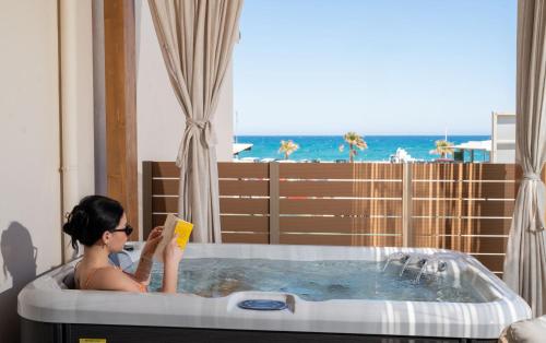 Premium Seaview Suites with Jacuzzi & Private Parking - Χαμαλεύρι