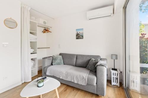 Nice studio - terrace - private parking & pool