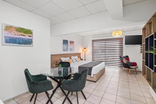 Larnaca Bay Suites - image 5