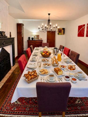 Vue extérieure, Les suites du Tacot Brantôme (Les suites du Tacot Brantome) in Brantôme
