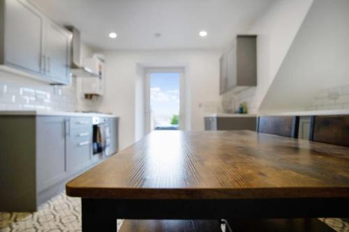 Dean St Retreat - Cosy Urban Escape, Sleeps 5 in Hexham