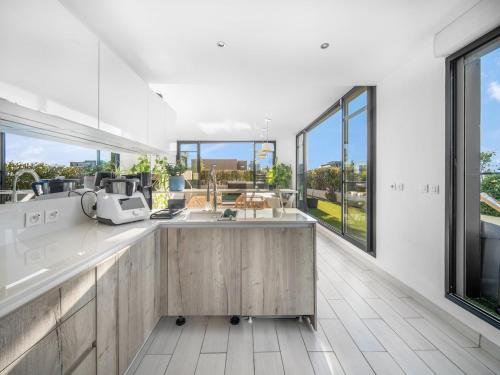 Superbe penthouse a Port-Marianne in Parc Marianne