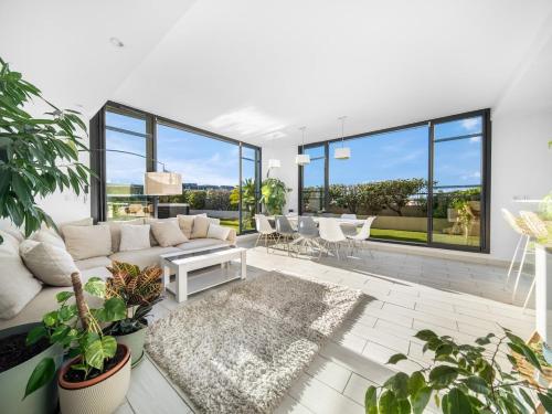 Superbe penthouse a Port-Marianne in Parc Marianne