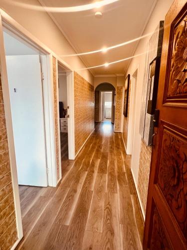 Spacious 4BR Home - Next to St Albans Station in St Albans