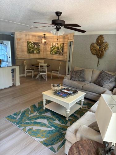 Sweet retreat in the springs NOT waterfront property in Homosassa, USA