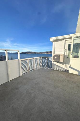 陽台/露台, Spacious seaside apartment with balcony in 瑟雷薩