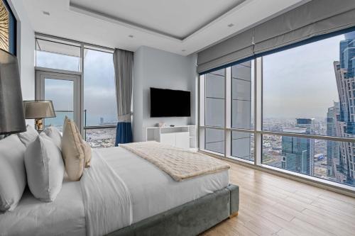 Premium 3BR Stay and Maid Room Near Downtown in Jumeirah