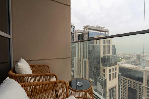 Premium 3BR Stay and Maid Room Near Downtown in Jumeirah