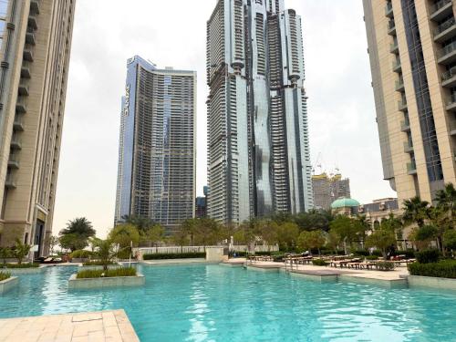 Premium 3BR Stay and Maid Room Near Downtown in Jumeirah