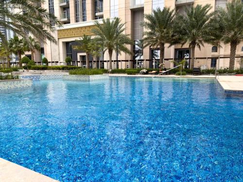 Premium 3BR Stay and Maid Room Near Downtown in Jumeirah