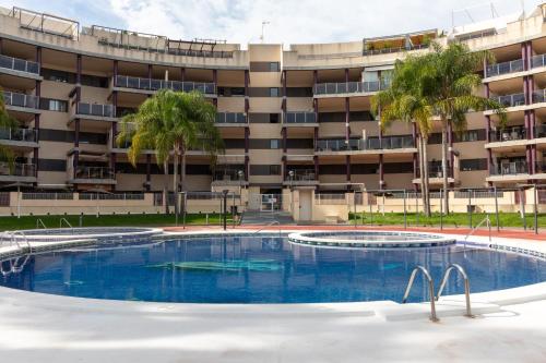Global Vacacional, Amplia planta baja con dos habitaciones en Canet