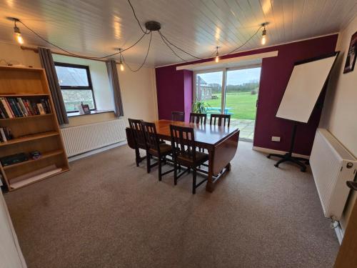 Iekārtas, Newgale Lodge in Brawdy
