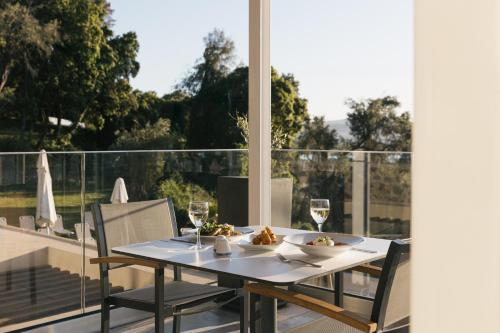 Oprema, Divani Corfu Palace in Otok Krf