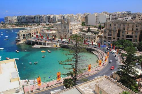 Walk to Balluta & Spinola - modern 2bdr apart - Happy Rentals - image 4