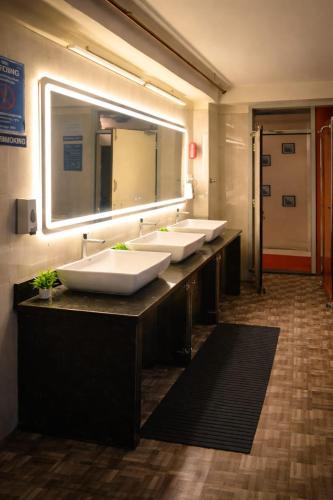 ห้องน้ำ, โฮมสเตย์ ใกล้ ISBT คัชมิรี เกต และ เมโทร | ไพรเวท รูมส์ และ ดอร์มส์ (Homestay near ISBT Kashmiri Gate & Metro | Private Rooms & Dorms) in นิวเดลี