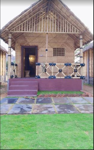 Lazzy Panda Hampi in Hanumanahalli