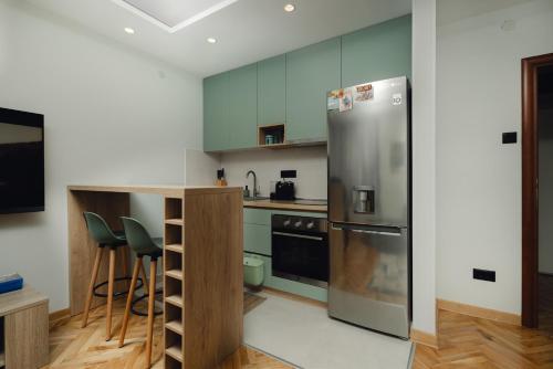 City Gem: Stylish Urban Hideout