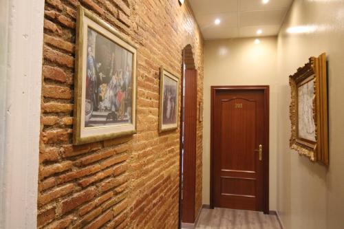 Hostal Orleans - image 10