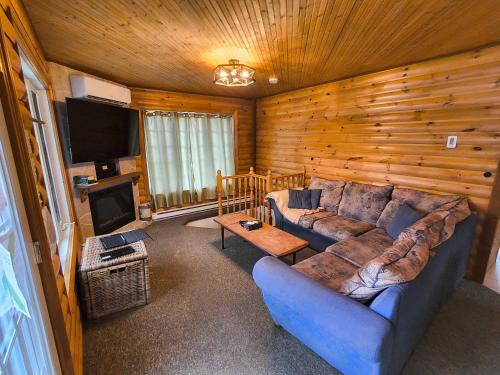 Waterfront with Spa - Etoile Filante in St Zenon (QC)