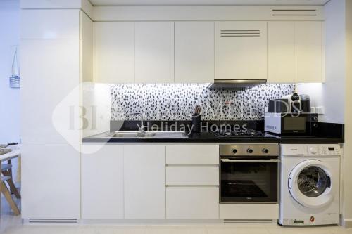 Magnificent Studio Aykon City in Jumeirah